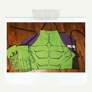 NEW Disney Hulk apron & mitt set